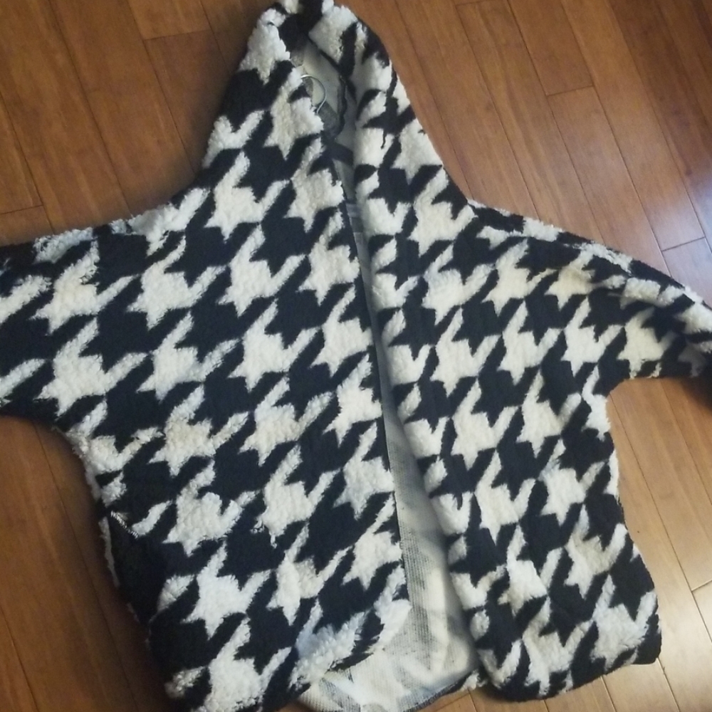 Medium teddy bear jacket lularoe  black and white